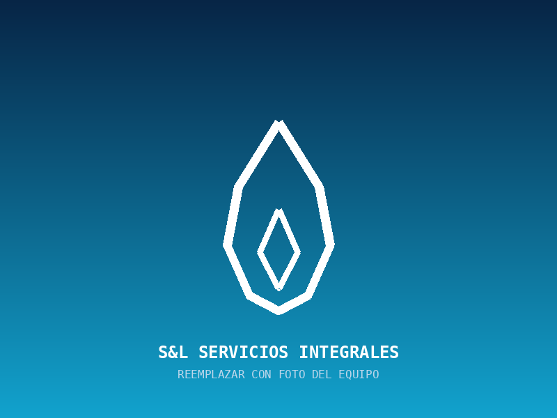 Técnico de S&L Servicios Integrales revisando un calefont a domicilio en Santiago